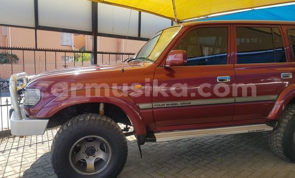 Acheter Occasion Voiture Toyota Land Cruiser Rouge à Beitbridge, Matabeleland South Acheter Occasion Voiture Toyota Land Cruiser Rouge à Beitbridge, Matabeleland South