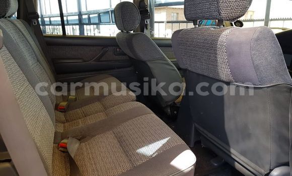 Acheter Occasion Voiture Toyota Land Cruiser Rouge à Beitbridge, Matabeleland South Acheter Occasion Voiture Toyota Land Cruiser Rouge à Beitbridge, Matabeleland South