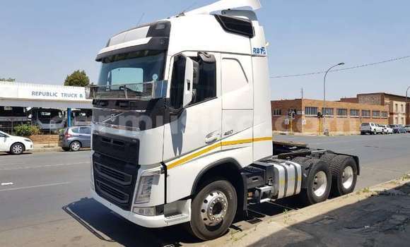 Nunua Ilio tumika Volvo 480 Nyeupe Gari ndani ya Beitbridge nchini Matabeleland Kusini