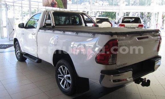 Tenga Tsaru Toyota Hilux Chena Mota in Beitbridge in Matabeleland South Tenga Tsaru Toyota Hilux Chena Mota in Beitbridge in Matabeleland South