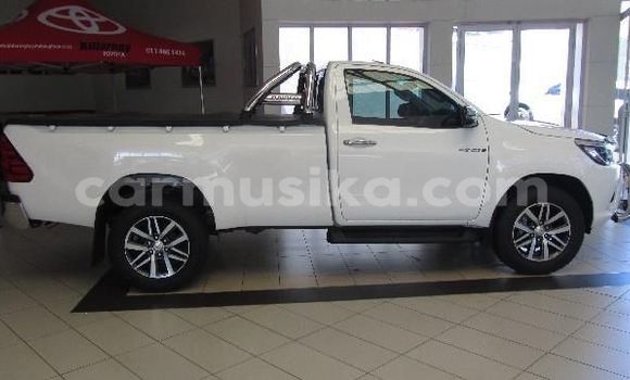 Tenga Tsaru Toyota Hilux Chena Mota in Beitbridge in Matabeleland South Tenga Tsaru Toyota Hilux Chena Mota in Beitbridge in Matabeleland South