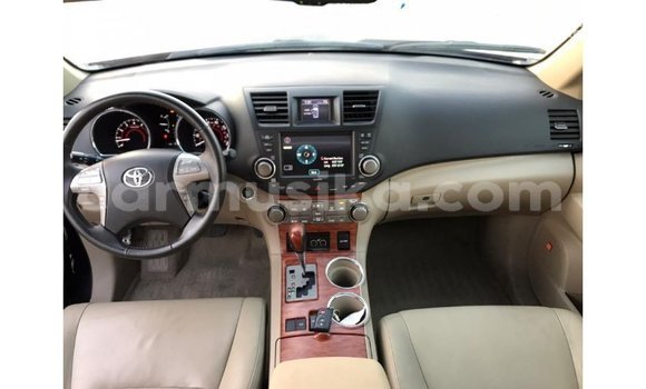 Tenga Imported Toyota Highlander Nhema Mota in Import - Dubai in Harare Tenga Imported Toyota Highlander Nhema Mota in Import - Dubai in Harare