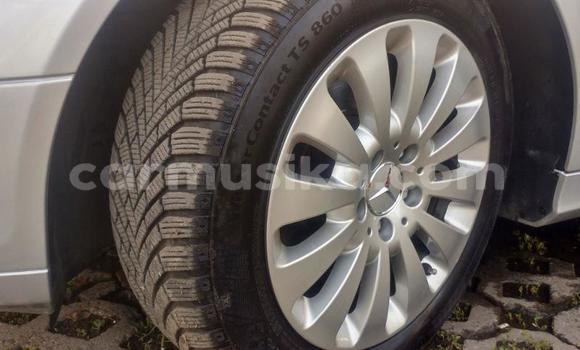Nunua Ilio tumika Mercedes‒Benz C-klasse Fedha Gari ndani ya Belvedere nchini Harare Nunua Ilio tumika Mercedes‒Benz C-klasse Fedha Gari ndani ya Belvedere nchini Harare