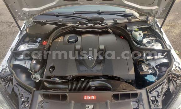 Nunua Ilio tumika Mercedes‒Benz C-klasse Fedha Gari ndani ya Belvedere nchini Harare Nunua Ilio tumika Mercedes‒Benz C-klasse Fedha Gari ndani ya Belvedere nchini Harare