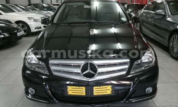 Tenga Tsaru Mercedes‒Benz C-klasse Nhema Mota in Beitbridge in Matabeleland South Tenga Tsaru Mercedes‒Benz C-klasse Nhema Mota in Beitbridge in Matabeleland South