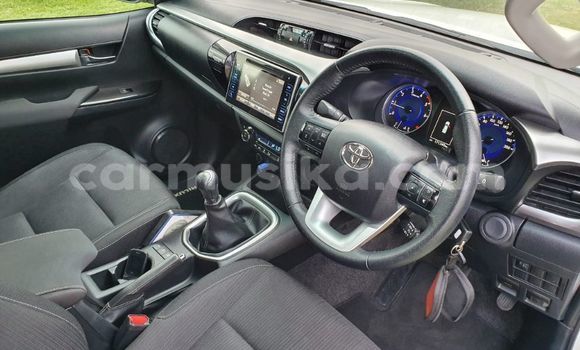 Buy Used Toyota Hilux White Car in Beitbridge in Matabeleland South Buy Used Toyota Hilux White Car in Beitbridge in Matabeleland South