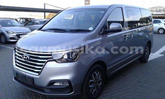 Nunua Ilio tumika Hyundai H1 Fedha Gari ndani ya Beitbridge nchini Matabeleland Kusini Nunua Ilio tumika Hyundai H1 Fedha Gari ndani ya Beitbridge nchini Matabeleland Kusini