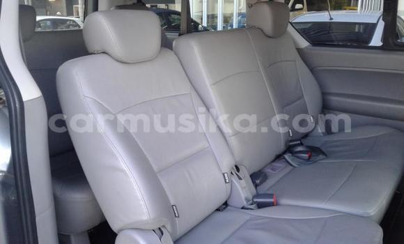 Nunua Ilio tumika Hyundai H1 Fedha Gari ndani ya Beitbridge nchini Matabeleland Kusini Nunua Ilio tumika Hyundai H1 Fedha Gari ndani ya Beitbridge nchini Matabeleland Kusini