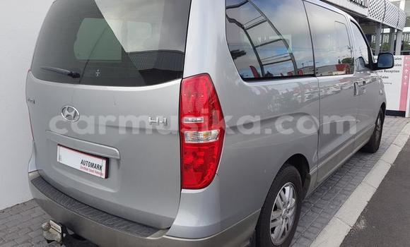 Acheter Occasion Voiture Hyundai H1 Blanc à Beitbridge, Matabeleland South Acheter Occasion Voiture Hyundai H1 Blanc à Beitbridge, Matabeleland South