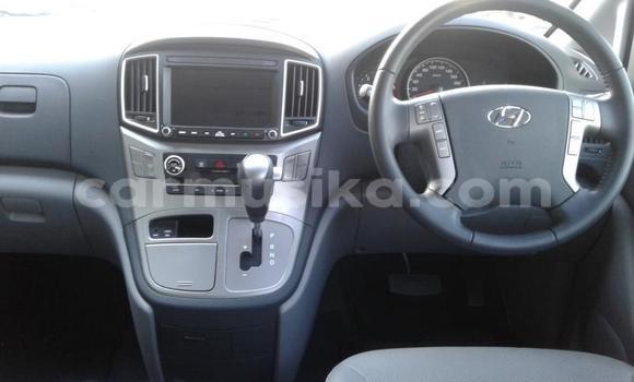 Acheter Occasion Voiture Hyundai H1 Blanc à Beitbridge, Matabeleland South Acheter Occasion Voiture Hyundai H1 Blanc à Beitbridge, Matabeleland South