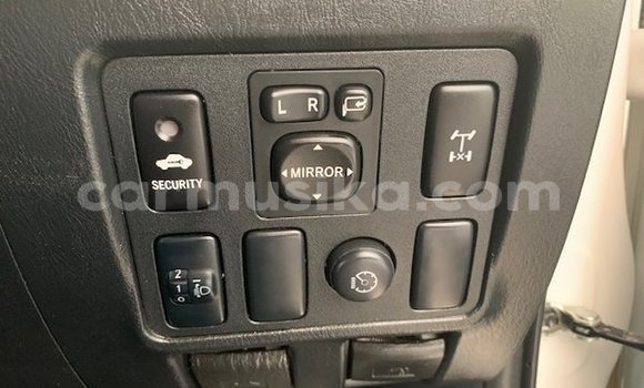 Tenga Tsaru Toyota Hilux Chena Mota in Beitbridge in Matabeleland South Tenga Tsaru Toyota Hilux Chena Mota in Beitbridge in Matabeleland South