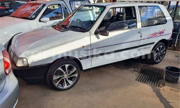 Nunua Ilio tumika Fiat Uno Nyeupe Gari ndani ya Beitbridge nchini Matabeleland Kusini