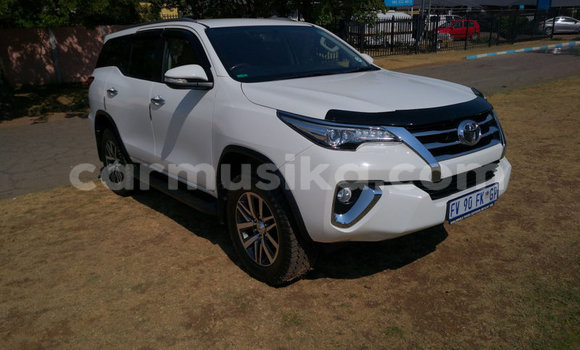 Acheter Occasion Voiture Toyota Fortuner Blanc à Beitbridge, Matabeleland South Acheter Occasion Voiture Toyota Fortuner Blanc à Beitbridge, Matabeleland South