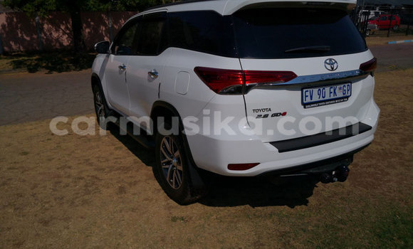 Acheter Occasion Voiture Toyota Fortuner Blanc à Beitbridge, Matabeleland South Acheter Occasion Voiture Toyota Fortuner Blanc à Beitbridge, Matabeleland South