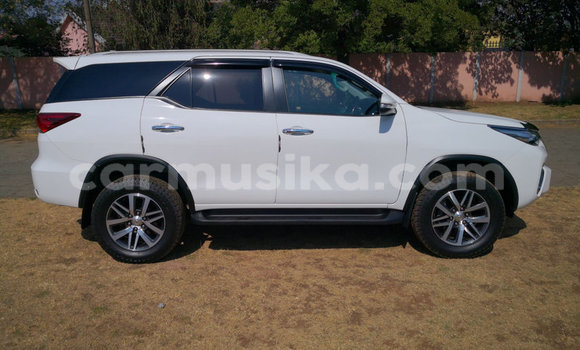 Acheter Occasion Voiture Toyota Fortuner Blanc à Beitbridge, Matabeleland South Acheter Occasion Voiture Toyota Fortuner Blanc à Beitbridge, Matabeleland South
