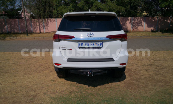 Acheter Occasion Voiture Toyota Fortuner Blanc à Beitbridge, Matabeleland South Acheter Occasion Voiture Toyota Fortuner Blanc à Beitbridge, Matabeleland South