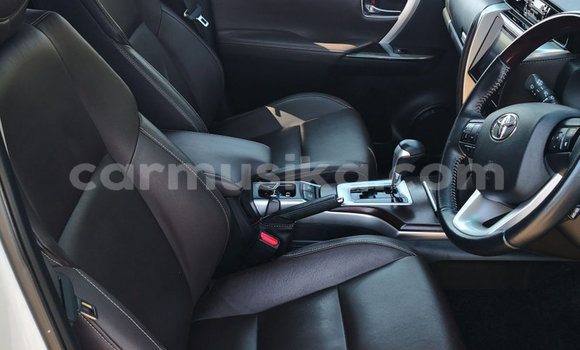 Acheter Occasion Voiture Toyota Fortuner Blanc à Beitbridge, Matabeleland South Acheter Occasion Voiture Toyota Fortuner Blanc à Beitbridge, Matabeleland South