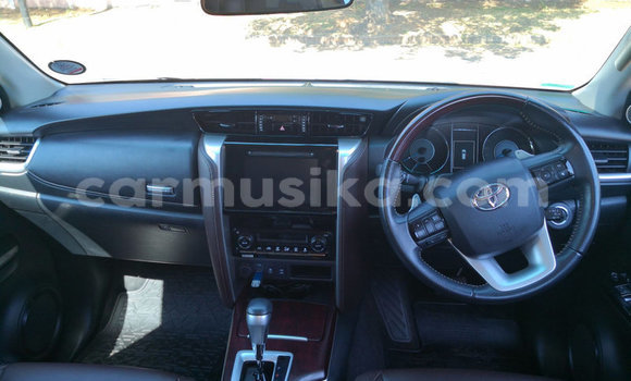 Acheter Occasion Voiture Toyota Fortuner Blanc à Beitbridge, Matabeleland South Acheter Occasion Voiture Toyota Fortuner Blanc à Beitbridge, Matabeleland South