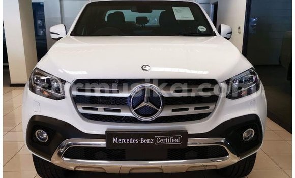 Tenga Tsaru Mercedes‒Benz 250 Chena Mota in Beitbridge in Matabeleland South Tenga Tsaru Mercedes‒Benz 250 Chena Mota in Beitbridge in Matabeleland South