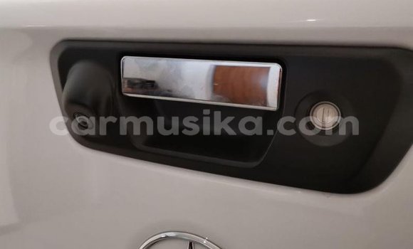 Tenga Tsaru Mercedes‒Benz 250 Chena Mota in Beitbridge in Matabeleland South Tenga Tsaru Mercedes‒Benz 250 Chena Mota in Beitbridge in Matabeleland South