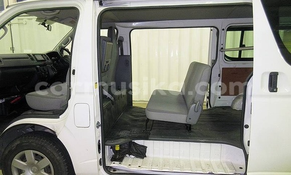 Tenga Tsaru Toyota Hiace Chena Mota in Beitbridge in Matabeleland South Tenga Tsaru Toyota Hiace Chena Mota in Beitbridge in Matabeleland South