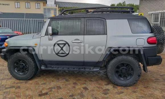 Acheter Occasion Voiture Toyota FJ Cruiser Rouge à Beitbridge, Matabeleland South Acheter Occasion Voiture Toyota FJ Cruiser Rouge à Beitbridge, Matabeleland South