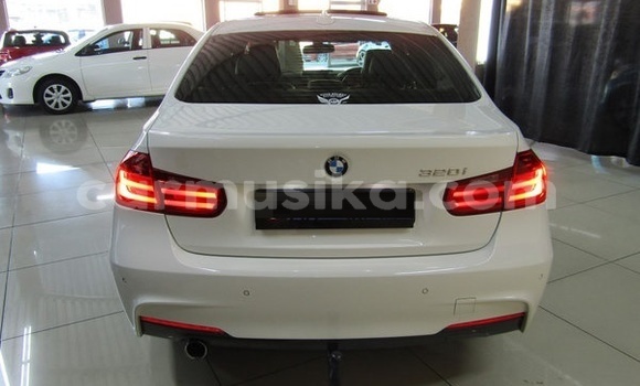 Acheter Occasion Voiture BMW 3–Series Blanc à Beitbridge, Matabeleland South Acheter Occasion Voiture BMW 3–Series Blanc à Beitbridge, Matabeleland South