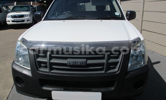 Tenga Tsaru Isuzu KB Chena Mota in Beitbridge in Matabeleland South Tenga Tsaru Isuzu KB Chena Mota in Beitbridge in Matabeleland South