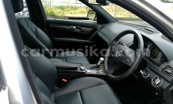 Tenga Tsaru Mercedes‒Benz C-klasse Sirivha Mota in Harare in Harare Tenga Tsaru Mercedes‒Benz C-klasse Sirivha Mota in Harare in Harare