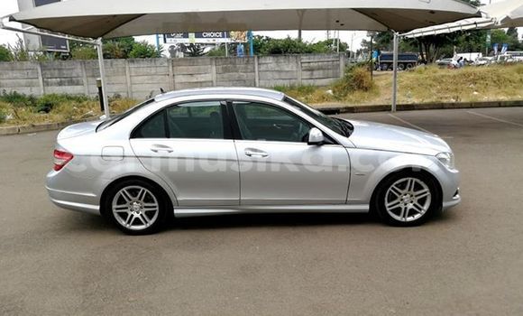 Tenga Tsaru Mercedes‒Benz C-klasse Sirivha Mota in Harare in Harare Tenga Tsaru Mercedes‒Benz C-klasse Sirivha Mota in Harare in Harare