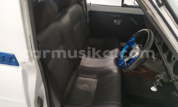 Acheter Occasion Voiture Nissan Pickup Blanc à Beitbridge, Matabeleland South Acheter Occasion Voiture Nissan Pickup Blanc à Beitbridge, Matabeleland South