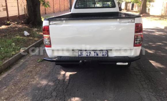 Tenga Tsaru Toyota Hilux Chena Mota in Beitbridge in Matabeleland South Tenga Tsaru Toyota Hilux Chena Mota in Beitbridge in Matabeleland South