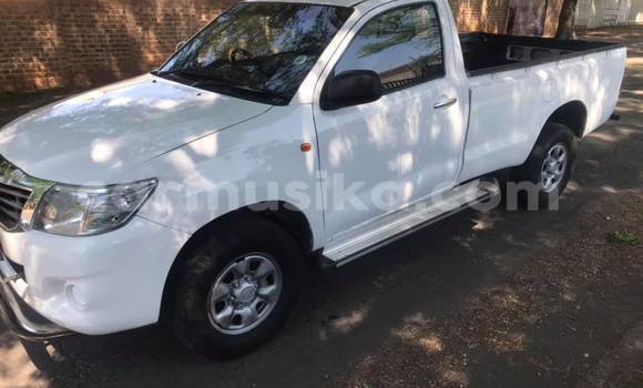 Tenga Tsaru Toyota Hilux Chena Mota in Beitbridge in Matabeleland South Tenga Tsaru Toyota Hilux Chena Mota in Beitbridge in Matabeleland South