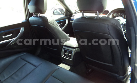 Nunua Ilio tumika BMW 3200 Bluu Gari ndani ya Beitbridge nchini Matabeleland Kusini Nunua Ilio tumika BMW 3200 Bluu Gari ndani ya Beitbridge nchini Matabeleland Kusini