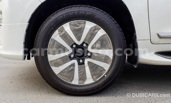 Acheter Import Voiture Toyota Land Cruiser Blanc à Import - Dubai, Harare Acheter Import Voiture Toyota Land Cruiser Blanc à Import - Dubai, Harare