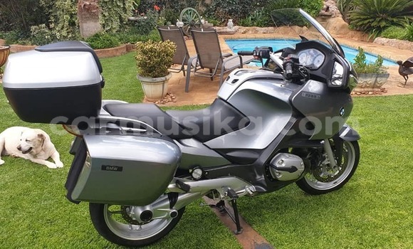 Acheter Occasion Moto BMW S 1000 Gris à Beitbridge, Matabeleland South Acheter Occasion Moto BMW S 1000 Gris à Beitbridge, Matabeleland South
