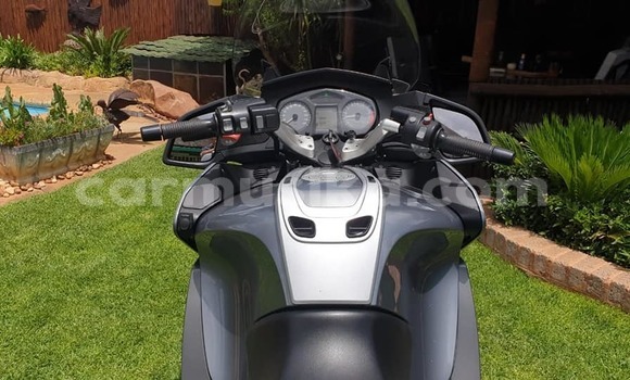 Acheter Occasion Moto BMW S 1000 Gris à Beitbridge, Matabeleland South Acheter Occasion Moto BMW S 1000 Gris à Beitbridge, Matabeleland South