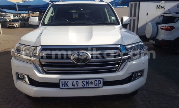 Buy Used Toyota Land Cruiser Prado White Car in Beitbridge in Matabeleland South Buy Used Toyota Land Cruiser Prado White Car in Beitbridge in Matabeleland South