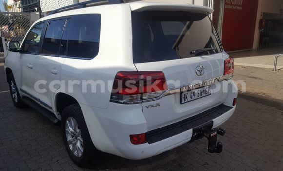 Buy Used Toyota Land Cruiser Prado White Car in Beitbridge in Matabeleland South Buy Used Toyota Land Cruiser Prado White Car in Beitbridge in Matabeleland South