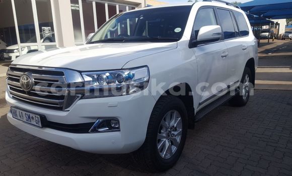Buy Used Toyota Land Cruiser Prado White Car in Beitbridge in Matabeleland South Buy Used Toyota Land Cruiser Prado White Car in Beitbridge in Matabeleland South