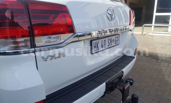 Buy Used Toyota Land Cruiser Prado White Car in Beitbridge in Matabeleland South Buy Used Toyota Land Cruiser Prado White Car in Beitbridge in Matabeleland South
