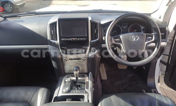 Buy Used Toyota Land Cruiser Prado White Car in Beitbridge in Matabeleland South Buy Used Toyota Land Cruiser Prado White Car in Beitbridge in Matabeleland South