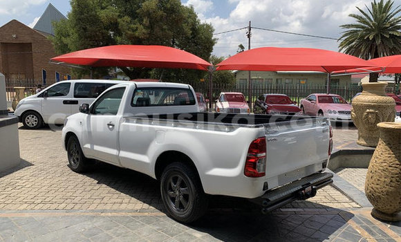 Acheter Occasion Voiture Toyota Hilux Blanc à Beitbridge, Matabeleland South Acheter Occasion Voiture Toyota Hilux Blanc à Beitbridge, Matabeleland South