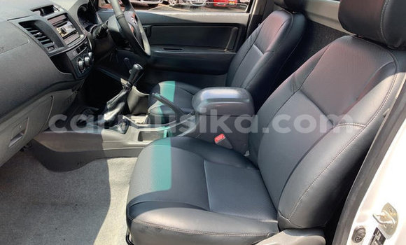 Acheter Occasion Voiture Toyota Hilux Blanc à Beitbridge, Matabeleland South Acheter Occasion Voiture Toyota Hilux Blanc à Beitbridge, Matabeleland South