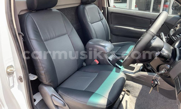 Acheter Occasion Voiture Toyota Hilux Blanc à Beitbridge, Matabeleland South Acheter Occasion Voiture Toyota Hilux Blanc à Beitbridge, Matabeleland South