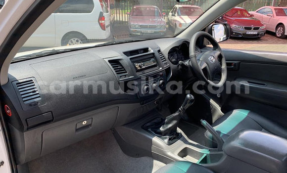 Acheter Occasion Voiture Toyota Hilux Blanc à Beitbridge, Matabeleland South Acheter Occasion Voiture Toyota Hilux Blanc à Beitbridge, Matabeleland South