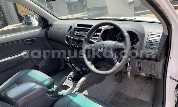 Acheter Occasion Voiture Toyota Hilux Blanc à Beitbridge, Matabeleland South Acheter Occasion Voiture Toyota Hilux Blanc à Beitbridge, Matabeleland South