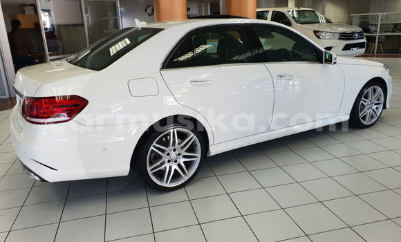 Nunua Ilio tumika Mercedes‒Benz E-klasse AMG Nyeupe Gari ndani ya Beitbridge nchini Matabeleland Kusini Nunua Ilio tumika Mercedes‒Benz E-klasse AMG Nyeupe Gari ndani ya Beitbridge nchini Matabeleland Kusini