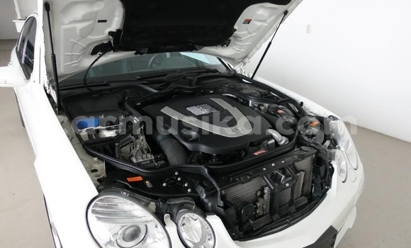 Tenga Tsaru Mercedes‒Benz E–Class Chena Mota in Beitbridge in Matabeleland South Tenga Tsaru Mercedes‒Benz E–Class Chena Mota in Beitbridge in Matabeleland South