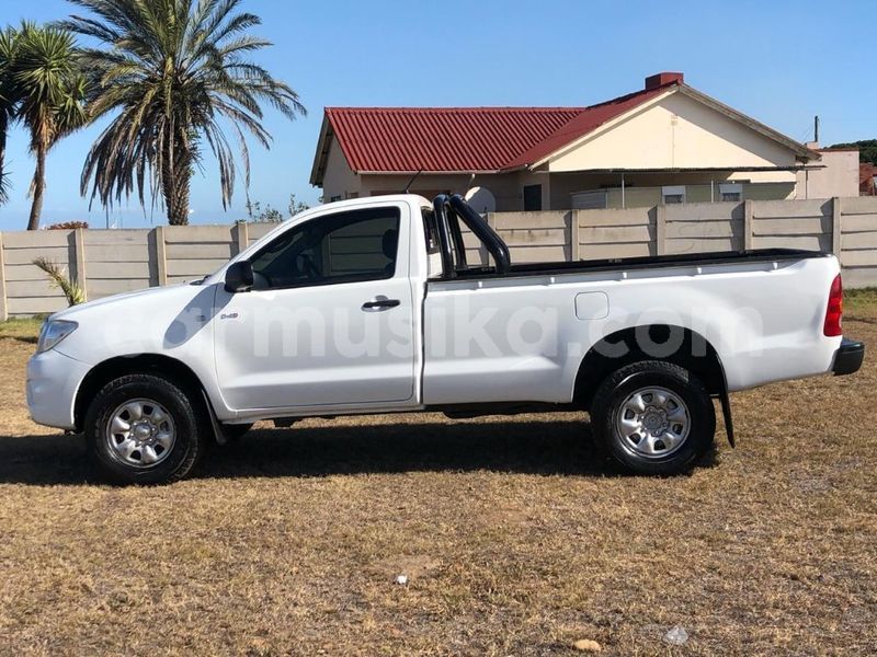 Big with watermark toyota hilux matabeleland south beitbridge 10710